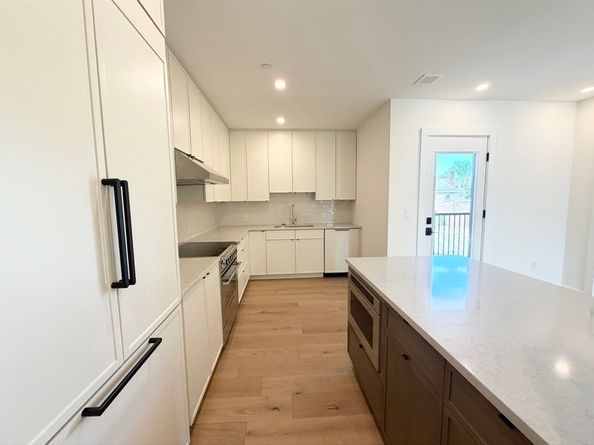 10 Elm Street 10, Newton MA 02465