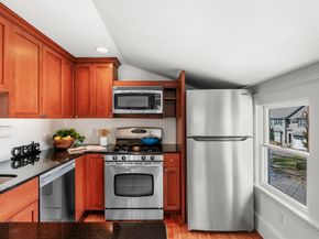 60 Denton Rd 3, Wellesley MA 02482