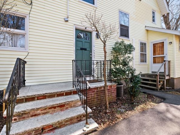 60 Denton Rd 3, Wellesley MA 02482