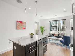 946 Saratoga St 204, Boston MA 02128