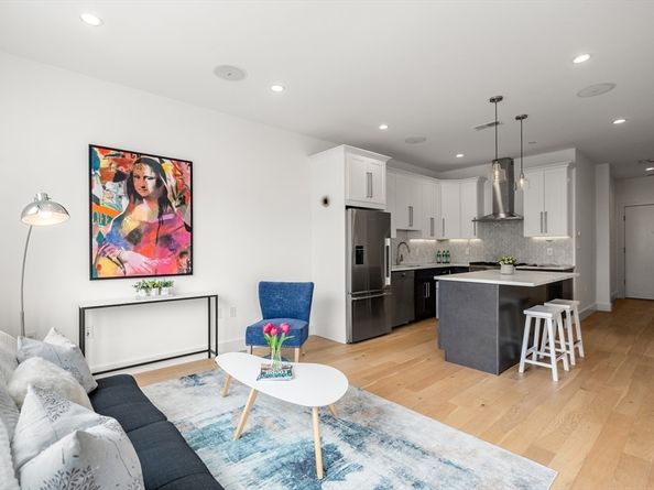 946 Saratoga St 204, Boston MA 02128