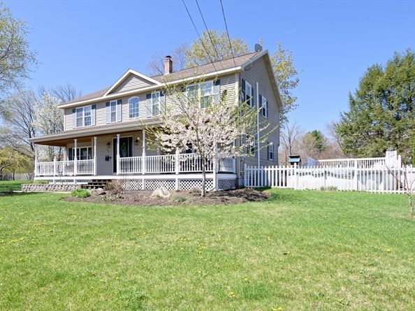 24 Lind St, Oxford MA 01540