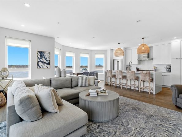 60 Newbury St 1, Quincy MA 02171