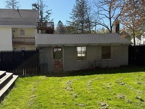 22 Spring St, North Brookfield MA 01535