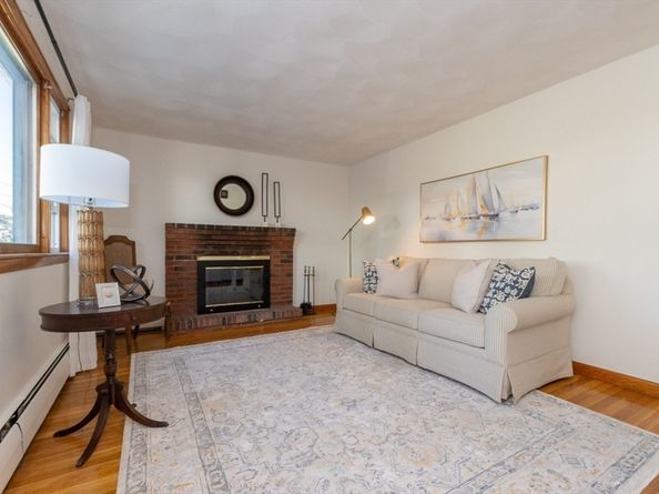 8 Siren St, Winthrop MA 02152
