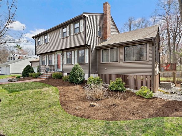 79 Hickory Ln, Weymouth MA 02188