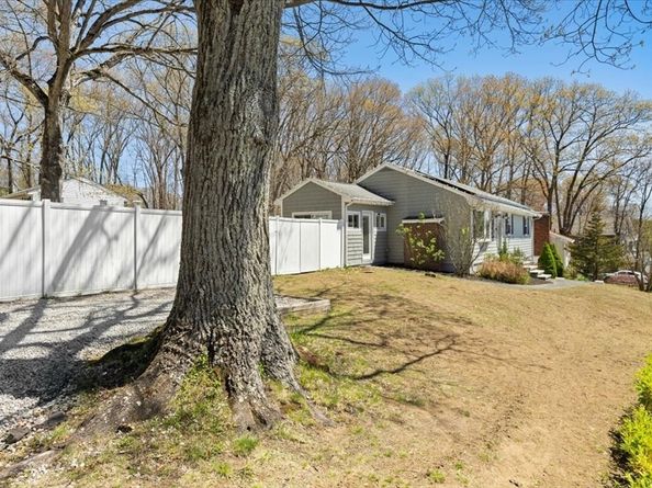 6 Ascension St, Blackstone MA 01504