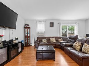 27 Towle Dr 27, Holden MA 01520