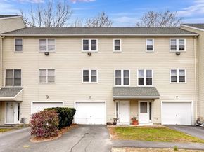 27 Towle Dr 27, Holden MA 01520