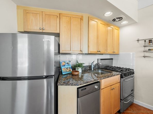 516 Green St 4B, Cambridge MA 02139