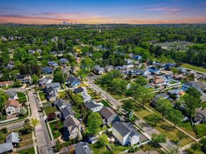 593 Saw Mill Brook Pkwy, Newton MA 02459