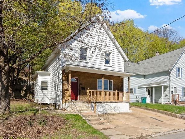 102 Canton St, Fitchburg MA 01420