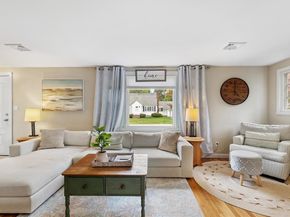 22 Ortins Rd, Hamilton MA 01982