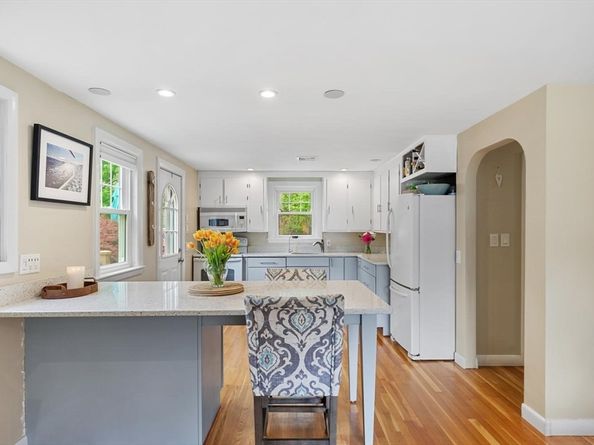 22 Ortins Rd, Hamilton MA 01982