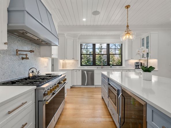 7 Massasoit Road, Wellesley MA 02481