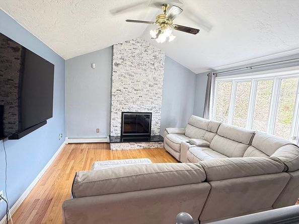 83 Ash St, Spencer MA 01265