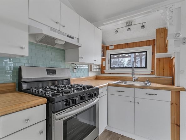 10-R Barnes St, Wareham MA 02571