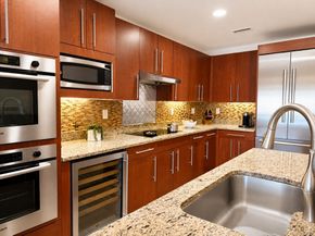 310 Hammond Pond Pkwy 401, Brookline MA 02467