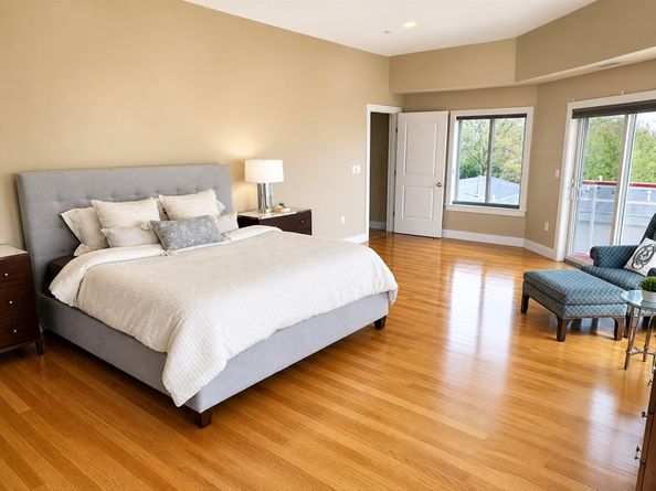 310 Hammond Pond Pkwy 401, Brookline MA 02467