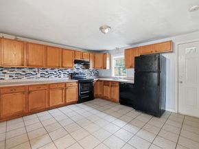 17 Bigelow St, Worcester MA 01610