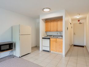 32 Whites Ave D13A, Watertown MA 02472