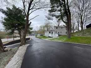 98 Elm St, Blackstone MA 01504