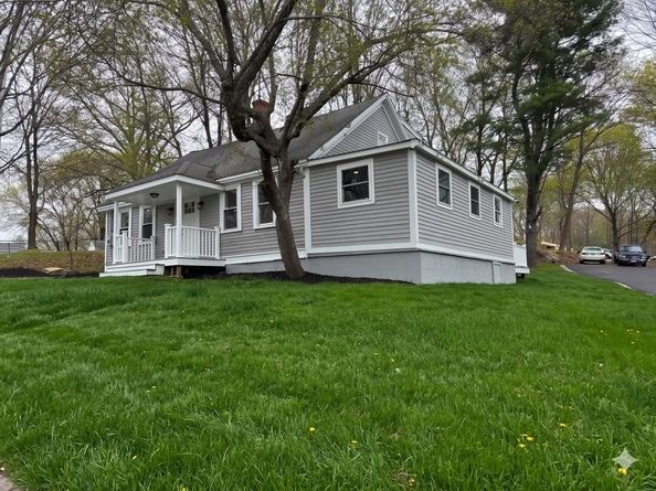 98 Elm St, Blackstone MA 01504