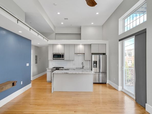 204 Spencer Ave 6, Chelsea MA 02150