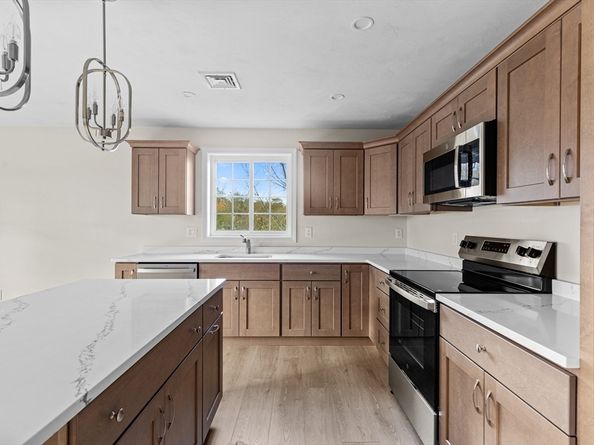 393 Court St 6, Plymouth MA 02360