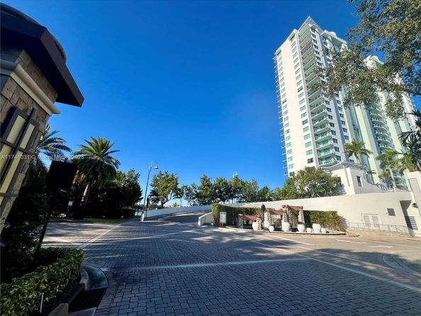 2681 N Flamingo Rd 605S, Sunrise FL 33323