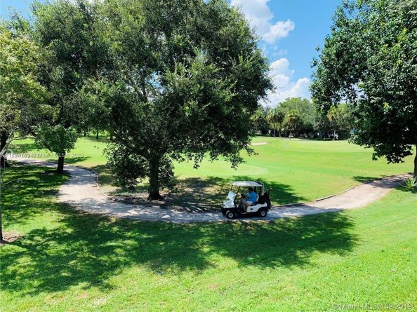 4017 N University Dr 207, Sunrise FL 33351
