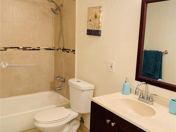 4017 N University Dr 207, Sunrise FL 33351
