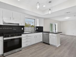 7081 NW 8th Ct, Plantation FL 33317