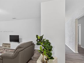 7081 NW 8th Ct, Plantation FL 33317