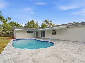 7081 NW 8th Ct, Plantation FL 33317