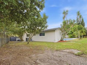 7081 NW 8th Ct, Plantation FL 33317