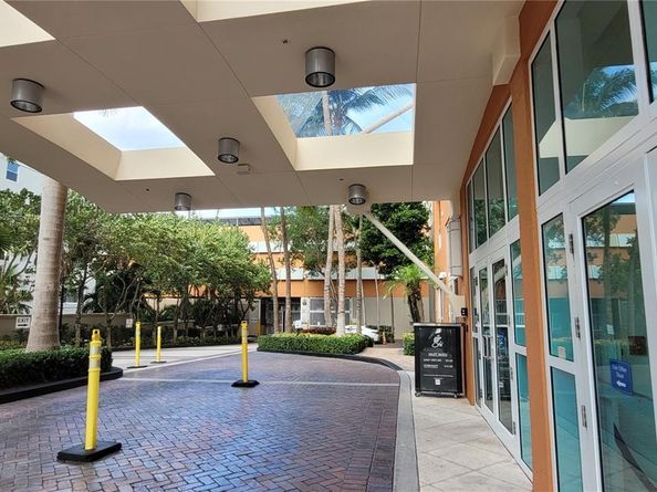 2000 N Bayshore Dr 907, Miami FL 33137
