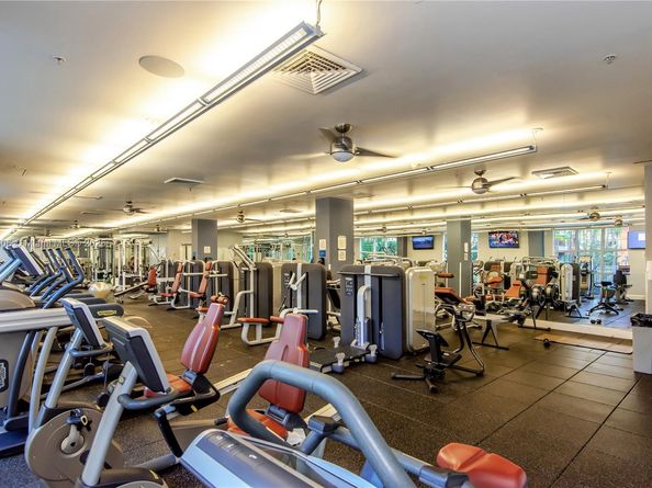 2000 N Bayshore Dr 907, Miami FL 33137