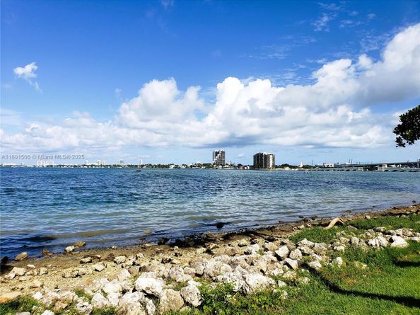 2000 N Bayshore Dr 907, Miami FL 33137