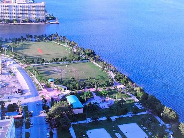 2000 N Bayshore Dr 907, Miami FL 33137