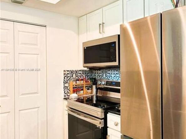 2000 N Bayshore Dr 907, Miami FL 33137