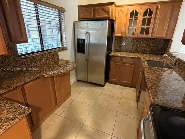 8635 NW 8th St 303, Miami FL 33126