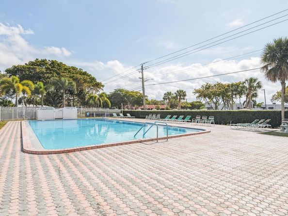 5707 NW 85th Ave, Margate FL 33321