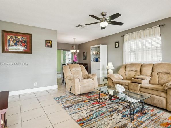 5707 NW 85th Ave, Margate FL 33321