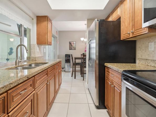 5707 NW 85th Ave, Margate FL 33321