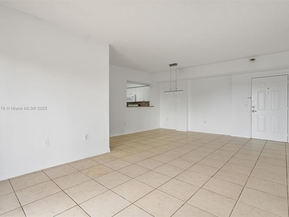 9340 Fontainebleau Blvd W505, Miami FL 33172