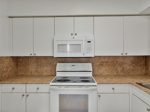 9340 Fontainebleau Blvd W505, Miami FL 33172