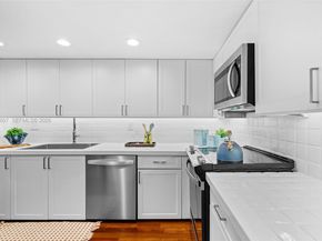 2600 Cardena St PH4, Coral Gables FL 33134