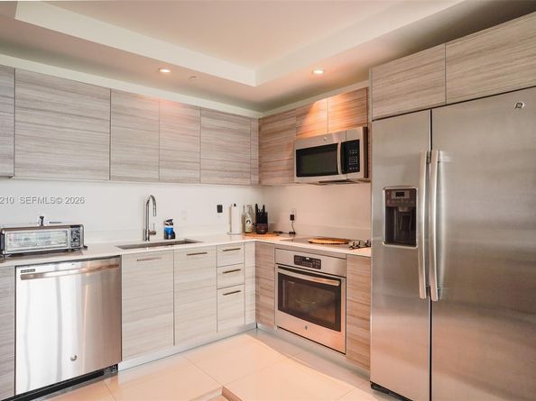 121 NE 34th St 2711, Miami FL 33137