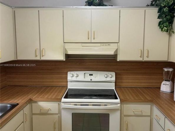 665 E 31st St, Hialeah FL 33013